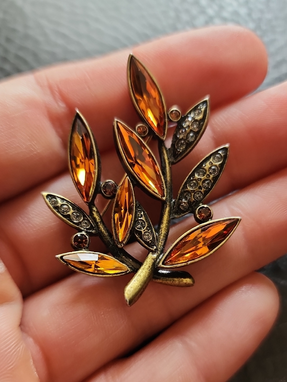 Amber Leilian Leaf Crystal Brooch - Elegant Women Jewelry